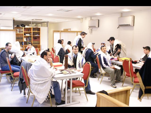 Pourim 5767 dans le Beth 'Habad de Paris 16