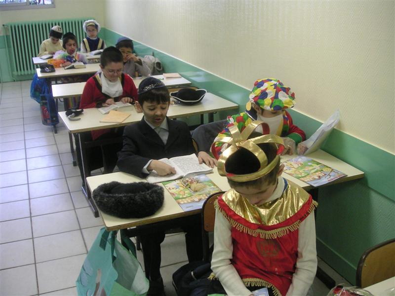 Pourim 5767 à l'école primaire du Beth Loubavitch avec le mime Messinger