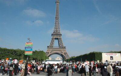 Le reportage photographique de Chlomo Masliah de la grande parade de Lag Baomer au Champs de Mars - Tour Eiffel