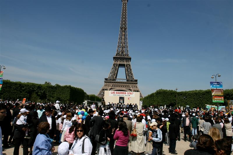 Le reportage photographique de Yaacov Guez de la grande parade de Lag Baomer au Champs de Mars - Tour Eiffel