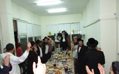 Farbrenguen de Guimel Tamouz avec le Rav Y.Y. Zilbershtraum organisé par le "Merkaz Hessed" de Netanya dirigé par le Rav Eléazar Perets