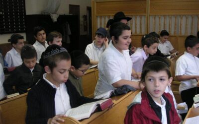 Les élèves de l'école primaire de garçons du Beth Loubavitch ont commémoré le Guimel Tamouz au 17, rue des Rosiers