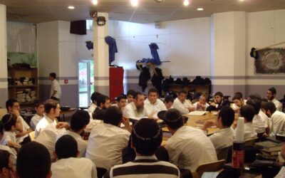 Chiour de Rav Moulké Labkovski Erev Ticha Beavet lecture des Kinot dans les différents Zal à Val Louron dans les Hautes Pyrenées