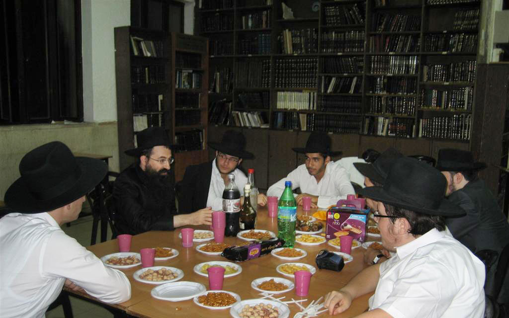 Farbrenguen du Rav Levi Azimov avec les Barouhim de la Yéchiva de Bnei Brak