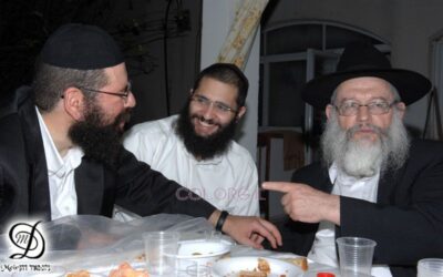 Farbrenguen dans la Souccah à Kfar Habad