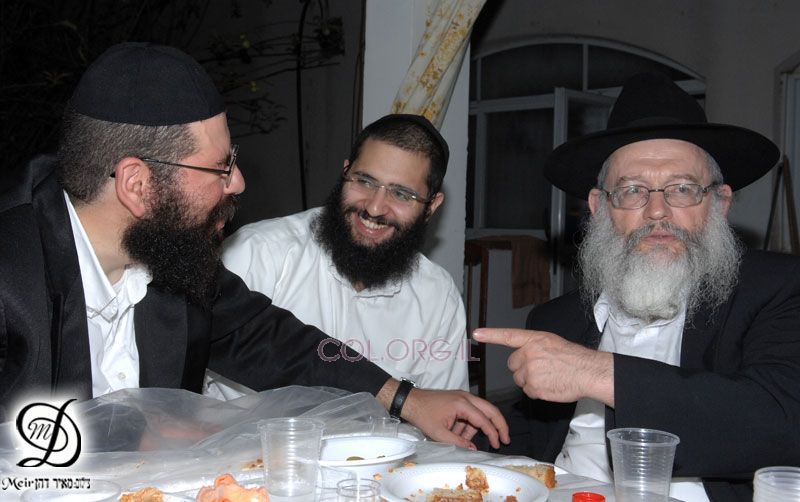 Farbrenguen dans la Souccah à Kfar Habad