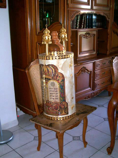 Inauguration d'un Sefer Torah offert par la famille Azoulay au Beth Chalom Fontenay/Bois Leilouy Nichmat Ra'hma et...