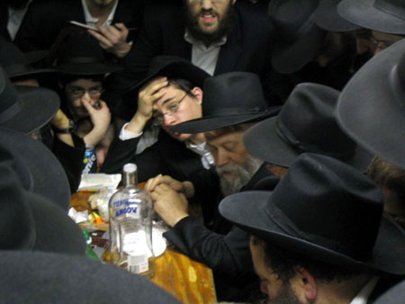 Prière à l'Ohel du Rabbi