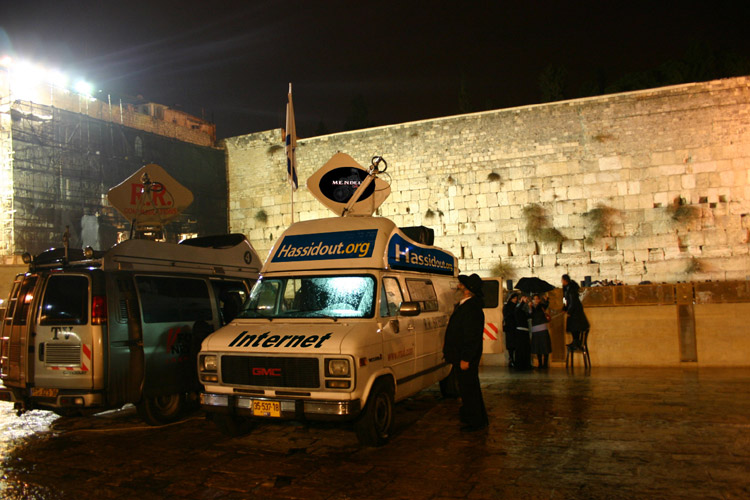 Les français présents au 'Hanouccah intercontinental au Kotel