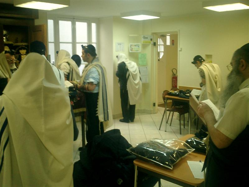 Une semaine d'etude de la Torah au Beth Loubavitch 8, rue Lamartine Paris 9