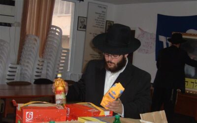 Merkaz Hahessed Netanya: des dizaines de colis alimentaires distribués le jour de Youd Chevat