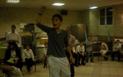Chabbat plein "multi Gan Israel" à Beth Rivka pour les filles et à la Yéchiva de Brunoy pour les garçons