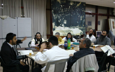 Kollel et étude du Daf Yomi tous les soirs au Beth &lsquo;Habad Or Mena'hem Netanya