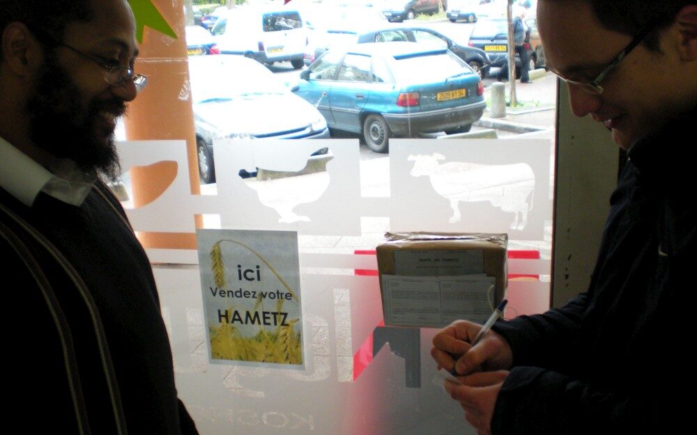 Nouveau : Les commerçants de Créteil sont équipés «d'une boite à vente de Hametz»
