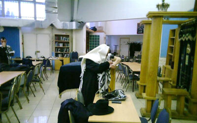 Rav Groner au Beth Habad de Créteil Téfilah de Chaharit - mardi 7 Adar