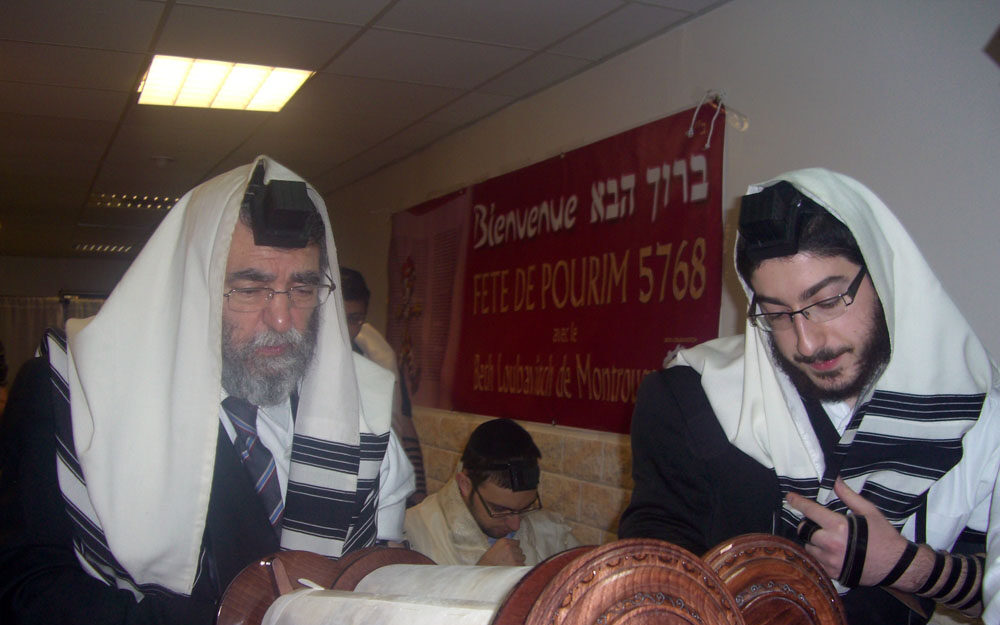 Lecture de la Meguila au Beth Habad de Montrouge
