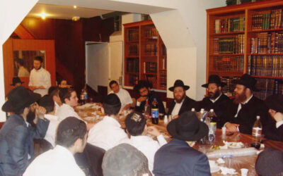 Farbrenguen du 2 Iyar, anniversaire du Rabbi Maharach, à la Yéchiva de Vincennes en présence de Rabbanim et Machpiim