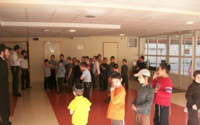 Les enfants de l'école Chnéor se préparent à la Fête de Chavouot