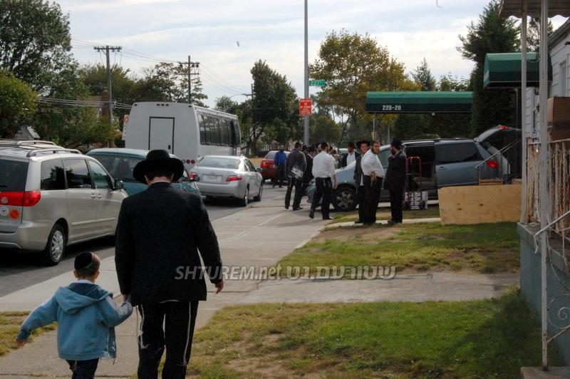 Prière à l'Ohel du Rabbi (septembre 2008)
