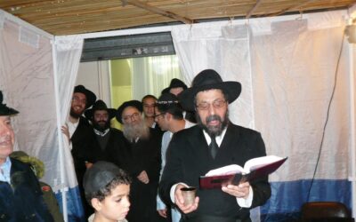 MOTSAEI SOUKKOT : Havdala dans la Soukka du Beth Habad du 10ème, rue Legouvé, en présence du Rav Chmouel Azimov