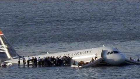 Un Airbus A320 s'abîme dans l'Hudson à New York: tout se termine miraculeusement bien