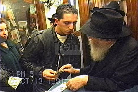 Photo du jour : Gad Elmaleh chez le Rabbi