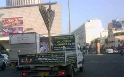 Photo du jour :La" &lsquo;HANOUCA MOBILE" du Beth &lsquo;Habad de Neuilly