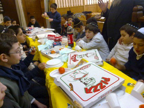 Kinous au 17 rue des Rosiers des élèves de la classe de CM1 de l'école de garçons du Beth Loubavitch