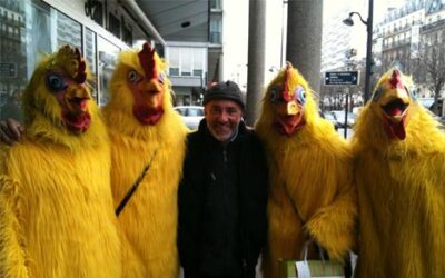 Photo du jour : Feivel, déguisé en vilain petit canard…