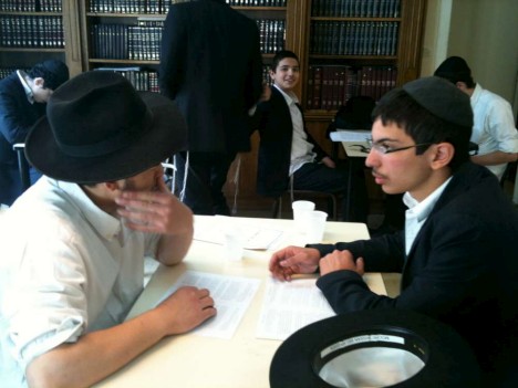 Seder Bein Hazmanim au Beth Loubavitch