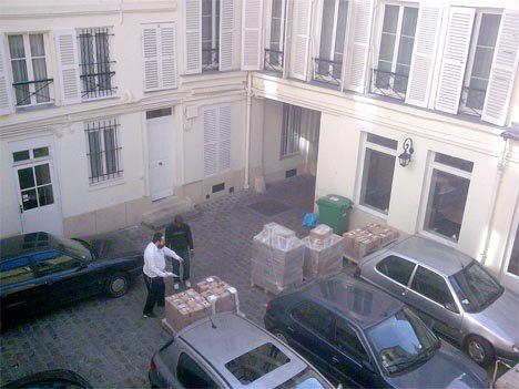 Photo du jour : Arrivage des guides de pessah au Beth Loubavitch