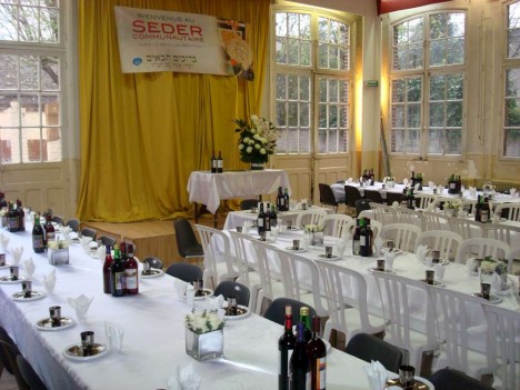 Plus de 100 invités au Seder de Pessa'h à Paris 7ème organisé par le Beth Loubavitch
