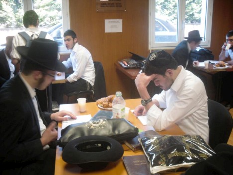 Seder bein Hazmanim et Farbrenguen de Youd Aleph Nissan à Lyon