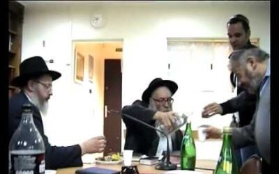 Vidéo du jour: Lé'haïm à l'occasion du Yortsaït du Rav Haim Hillel Zyslin ben Tsvi Hirsh Azimov