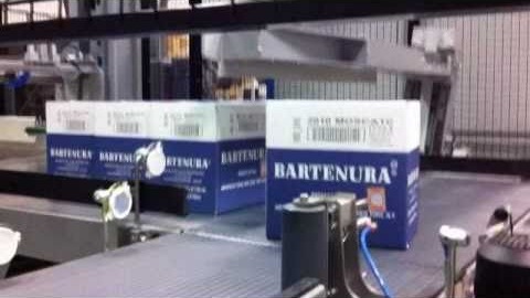 Mise en bouteille du Bartenura Moscato dans une fabrique de vins cacher en Italie