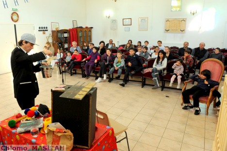 Spectacle de Souccot à la communauté de Ste Geneviève des Bois