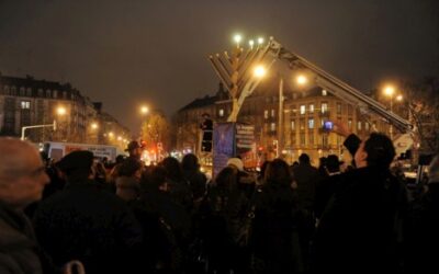 STRASBOURG : Allumage public de la 3ème bougie de ‘Hanouka sur la place de Bordeaux