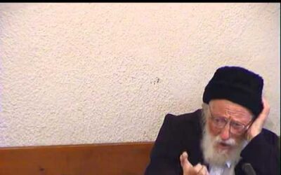 Vidéo du jour: Le Rav Chmouel Schneersohn de Jérusalem se prépare à la Téfila en chantant le chapitre 41 du Tanya