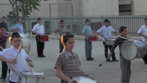 Répétition pour la parade de Lag Baomer 5772 à Jérusalem