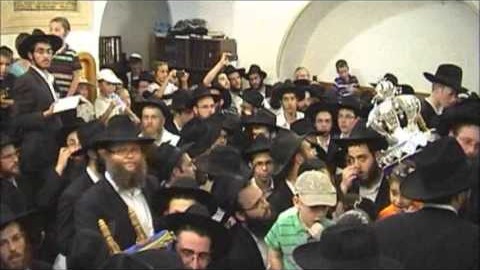 Vidéo intégrale des Hakafot du 5ème Sefer Torah des enfants juifs