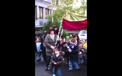 Gan de Beth Rivkah: Une Hahnassat Sefer Torah pas comme les autres