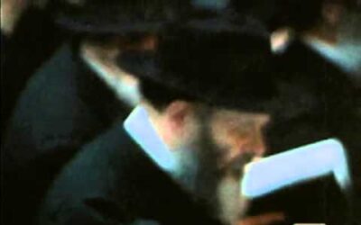 Vidéo du Rabbi: Le Rabbi monte au Amoud Maariv Youd Chevat 5725-1965