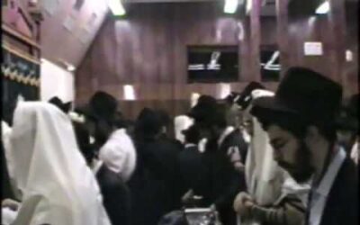 Vidéo inédite du Rabbi: Cha'harit du 3 Adar 5751