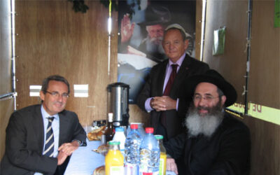 M. Jean-Christophe Fromantin, Député-Maire de Neuilly invité dans la Souccah par le Rav David Zaoui
