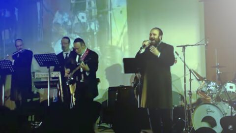 Youd Teth Kislev 5774 : Le chanteur Chmouel Shapiro accompagné par l'orchestre de Yossef Brami