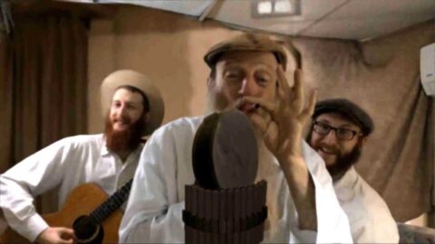Vidéo de Pourim : "Constant Smile" par le Rav Touvia Bolton de Kfar Habad