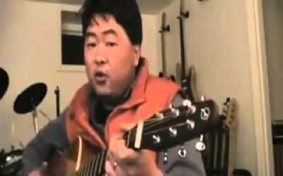 La chanson "Dayénou" chantée par un asiatique