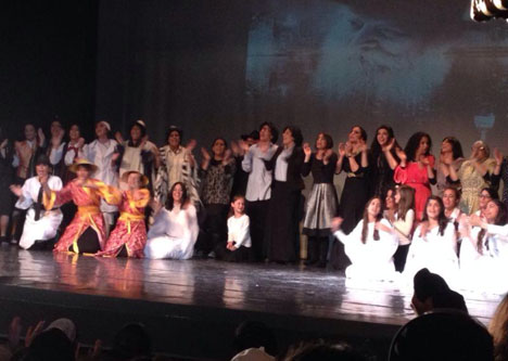 Spectacle présenté par les étudiantes du séminaire ISFM de Beth Rivkah