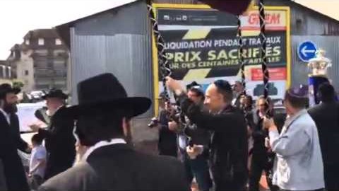 Vidéo du jour : Ha'hnassat Sefer Torah à Deauville