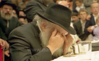 Photo du jour : Le Rabbi pendant la Havdala